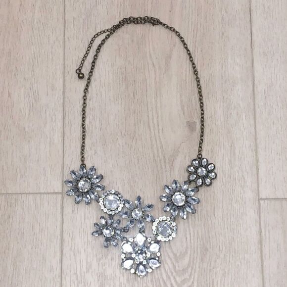 Flower gunmetal stone statement necklace - Picture 3 of 15